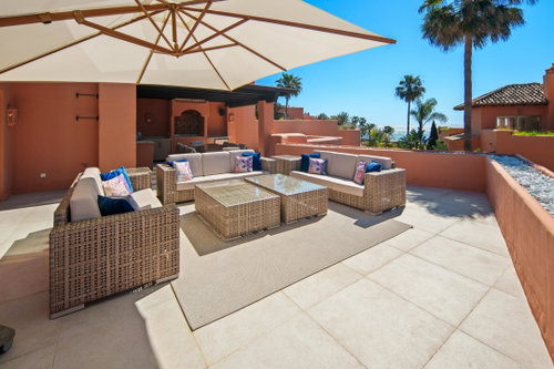 Sea-view villa for sale in Marbella Este, Marbella | La Morera 712 905623846