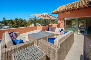 Sea-view villa for sale in Marbella Este, Marbella | La Morera 712 905623846
