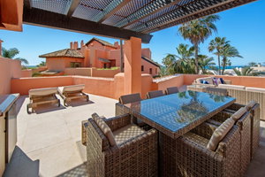Sea-view villa for sale in Marbella Este, Marbella | La Morera 712 905623846