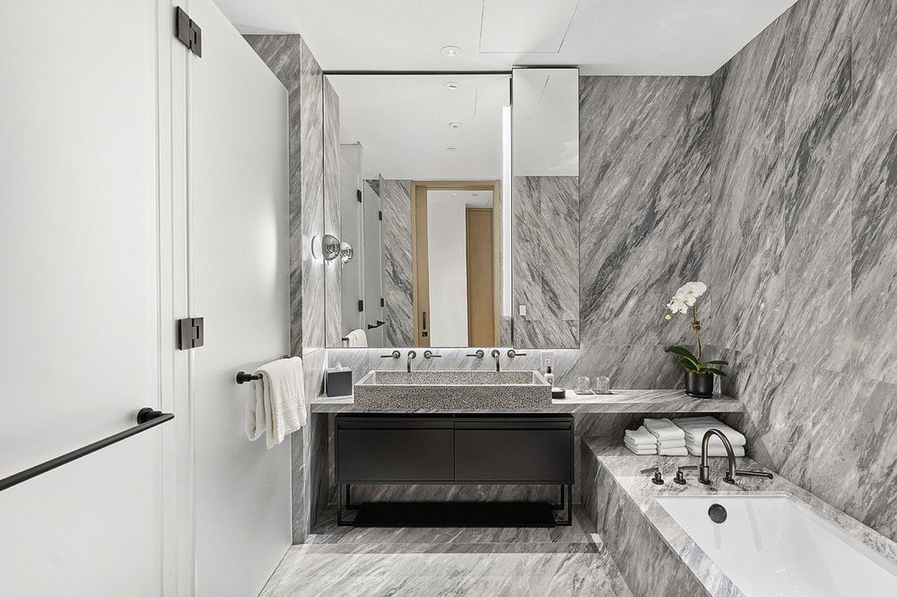 For sale: luxury penthouse with panoramic views in Lower Manhattan 906440020