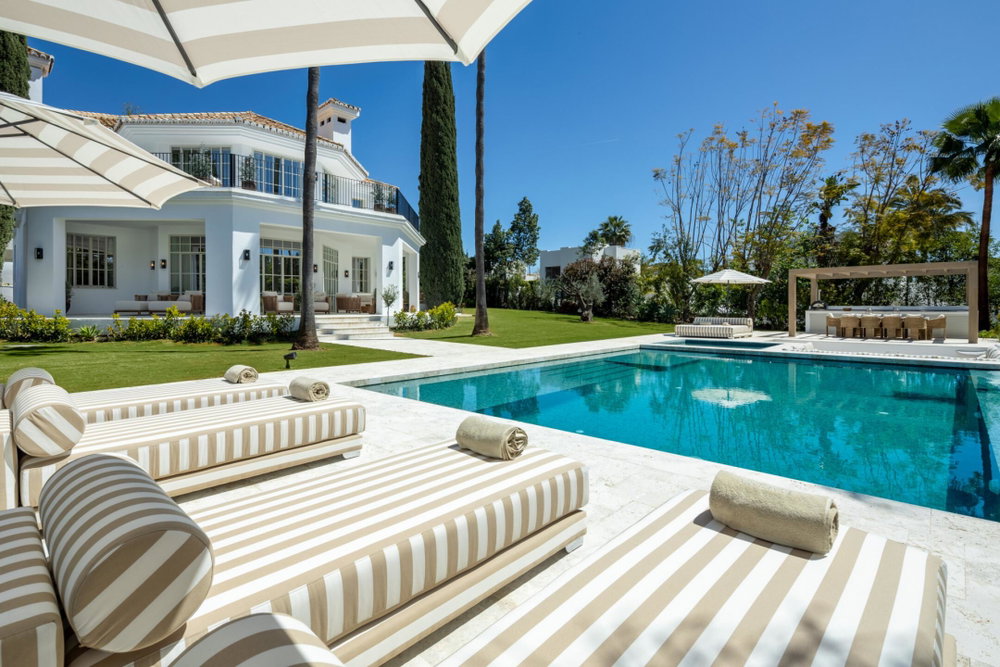 Luxury villa for sale in Nueva Andalucia, Marbella | Villa Karina 913248346