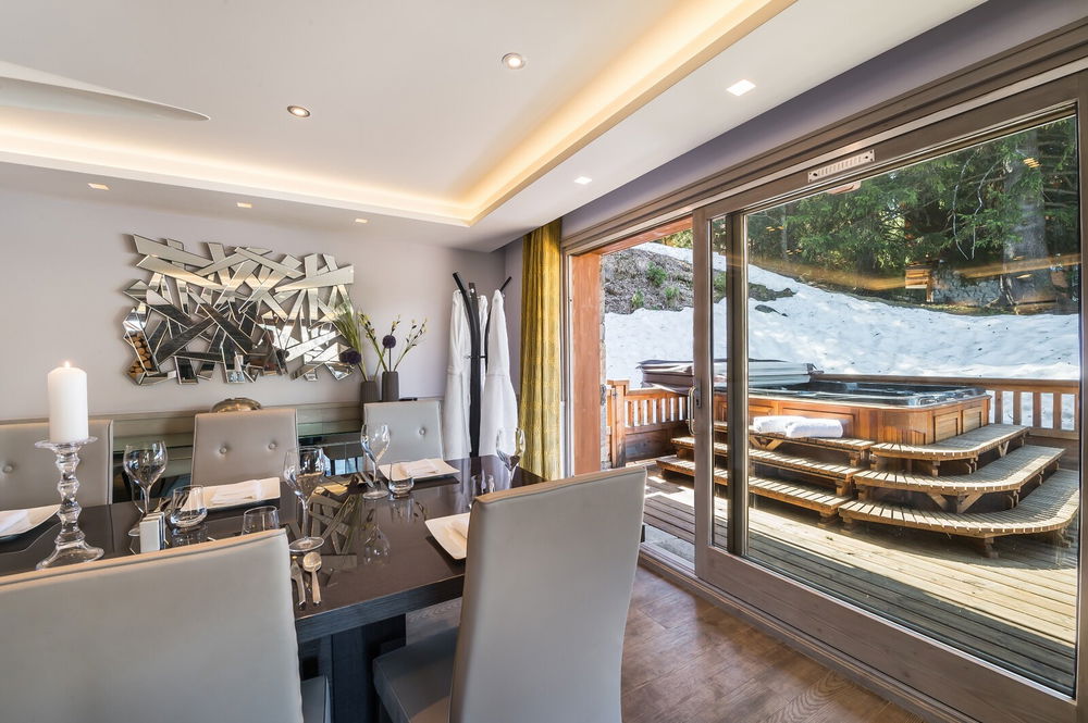 Prestigious chalet in Méribel: 7 bedrooms, spa, cinema 928655286