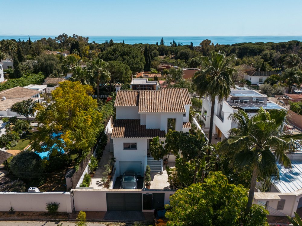Invest in this charming villa with panoramic views in Nagüeles, Marbella 957111428