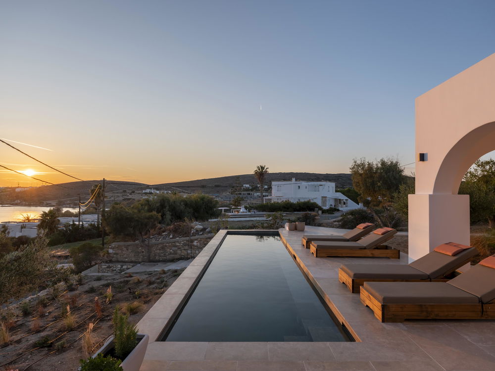 Paros – Parikia: Modern Beachside Villa with Pool & Panoramic Views 962215565