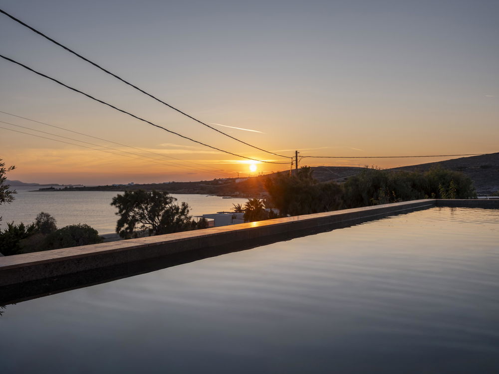 Paros – Parikia: Modern Beachside Villa with Pool & Panoramic Views 962215565