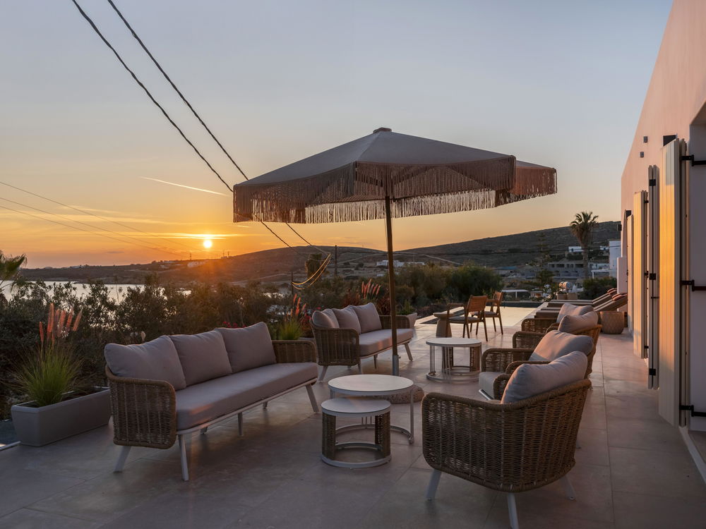 Paros – Parikia: Modern Beachside Villa with Pool & Panoramic Views 962215565