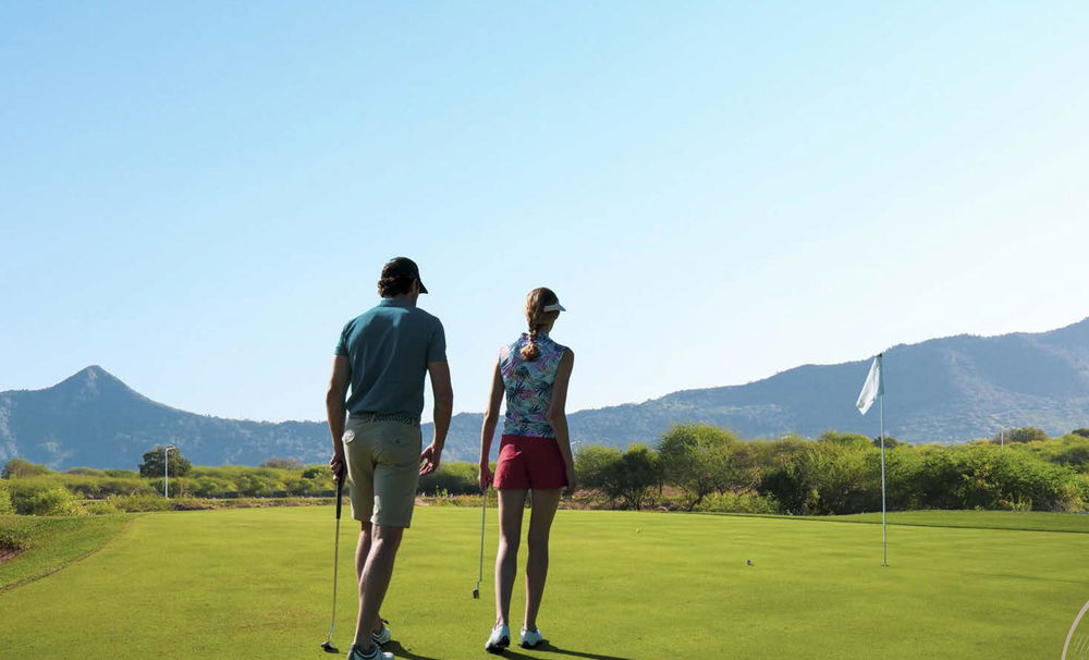 Invest in the west of Mauritius on an exceptional 18-hole golf course: Experience tropical excellence 975537189