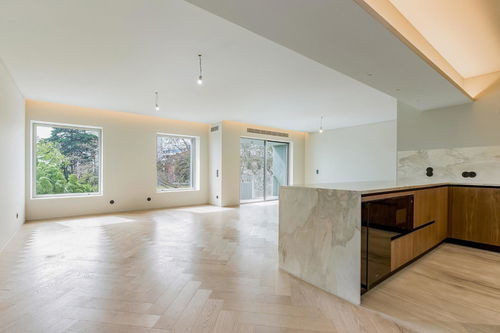 Renovated Three-Bedroom Apartment in the Iconic Entreposto Building – Amoreiras, Lisbon 4170968024