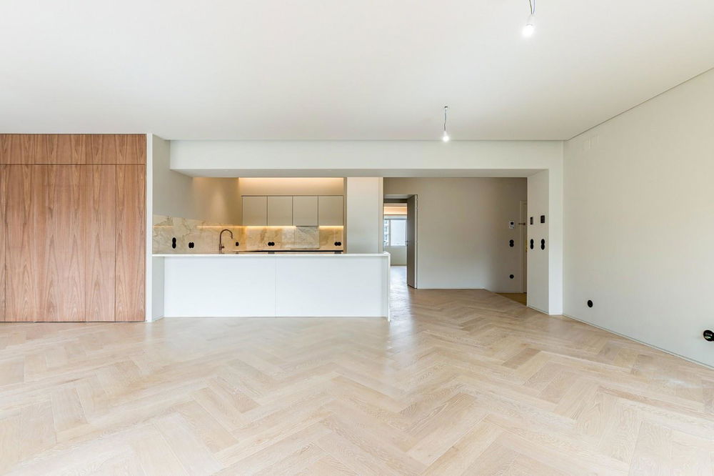 Renovated Three-Bedroom Apartment in the Iconic Entreposto Building – Amoreiras, Lisbon 4170968024