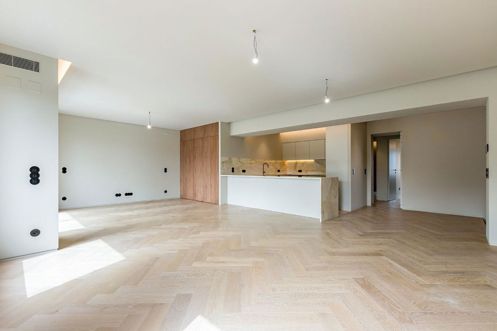 Renovated Three-Bedroom Apartment in the Iconic Entreposto Building – Amoreiras, Lisbon 4170968024