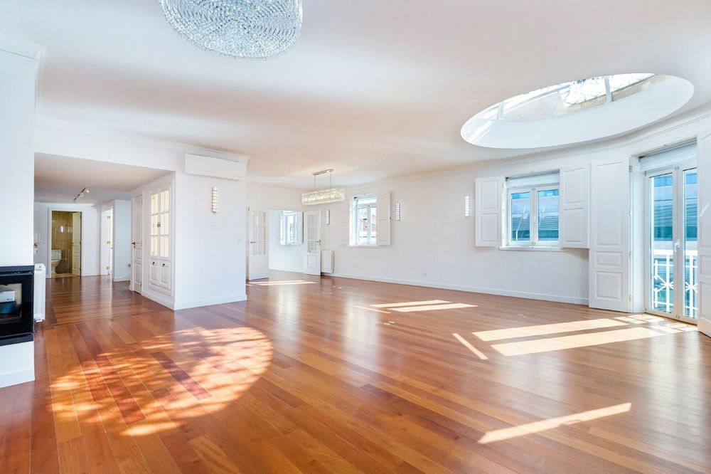 Fantastic 4 Bedroom Duplex, Marquês de Pombal, Lisbon 272407029