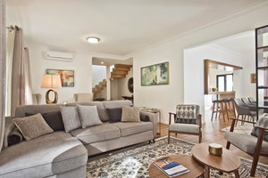 Elegant Fully Renovated 4-Bedroom Villa in Bairro do Rosário, Cascais 489578915