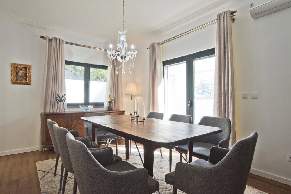 Elegant Fully Renovated 4-Bedroom Villa in Bairro do Rosário, Cascais 489578915