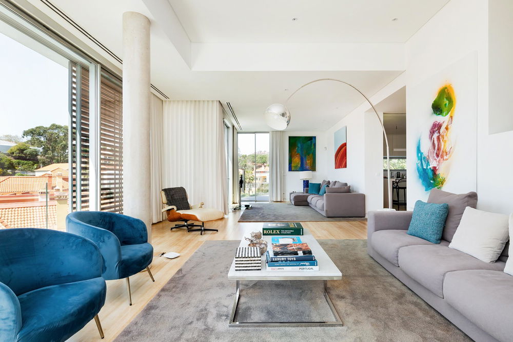 Exclusive 5-Bedroom Villa with Pool and Surrounding Garden in Estoril 2246163063