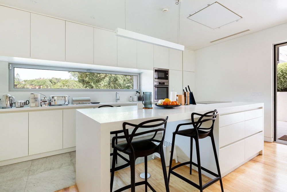 Exclusive 5-Bedroom Villa with Pool and Surrounding Garden in Estoril 2246163063