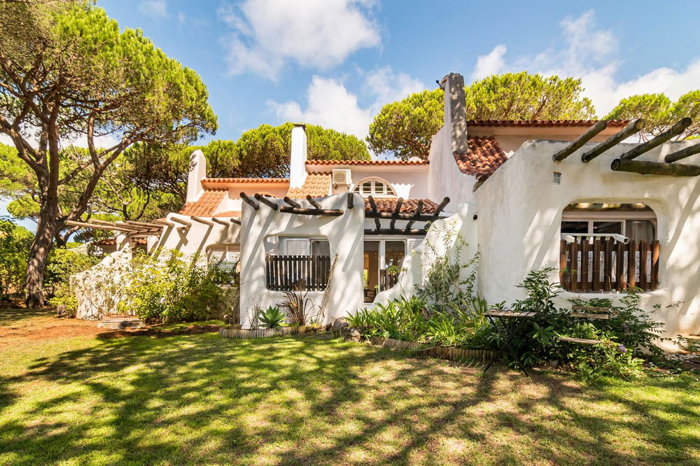 Fully Furnished & Renovated Townhouse, Quinta da Marinha, Cascais 3702715329