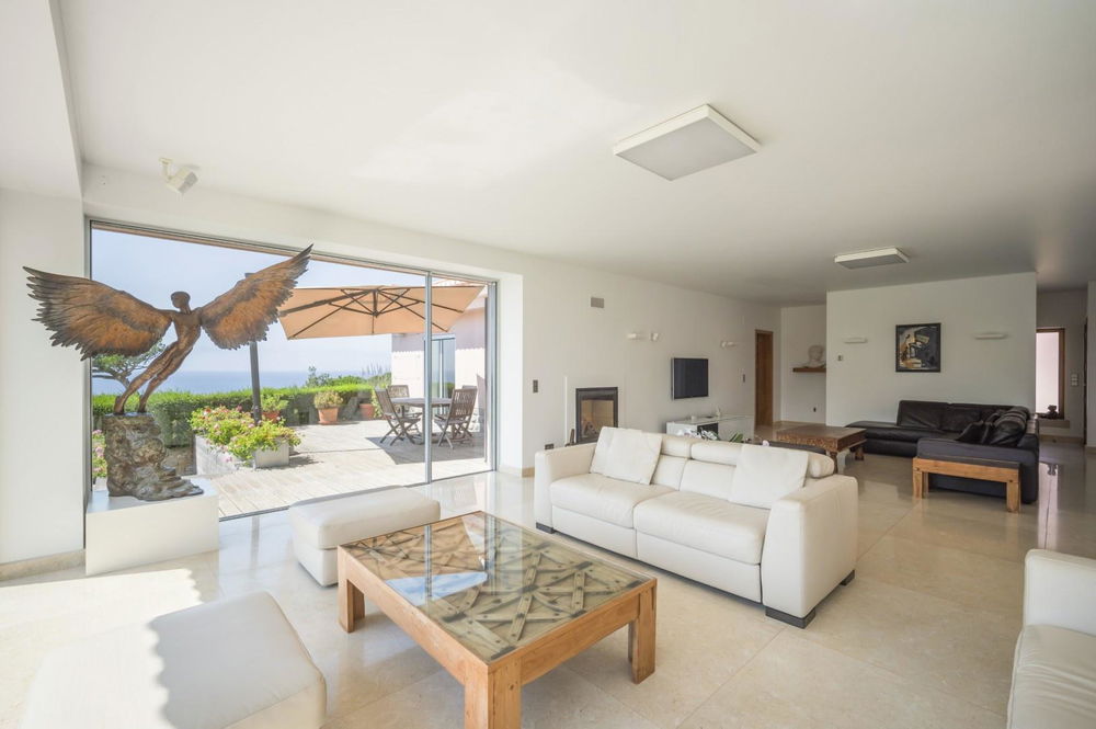 A Rare Coastal Estate of Unparalleled Privacy and Views 2455049112