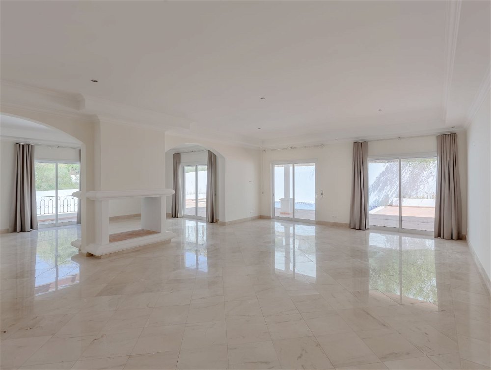 5-bedroom villa with swimming pool in Almancil 1743924130