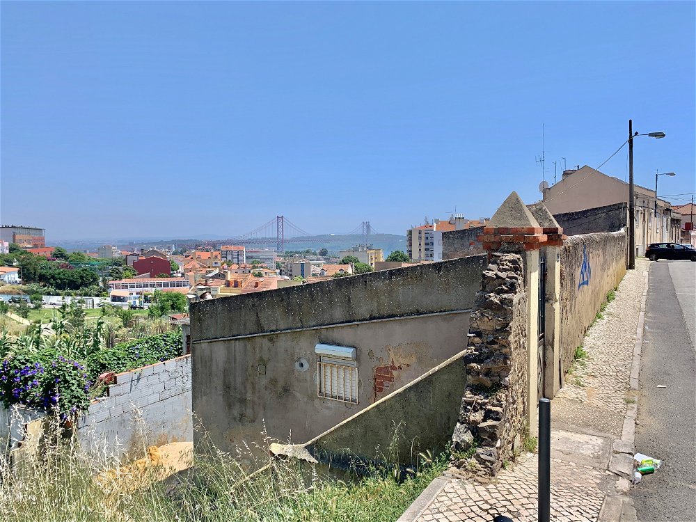 Building with river and city view in Ajuda, Lisbon 1452803795