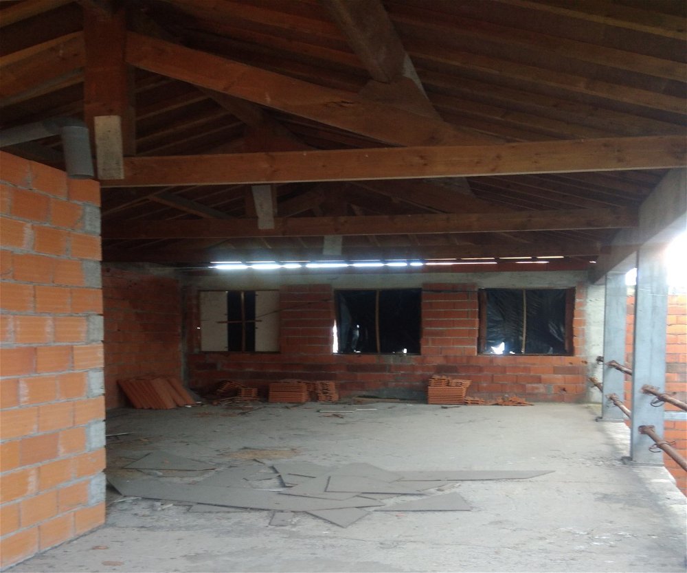 Building for rehabilitation works with approved project, in Boavista 2009862489