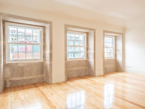 2-bedroom apartment, in Flores Plaza, located in the historic centre of Porto 4017254401