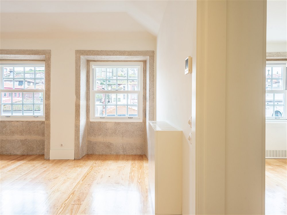 2-bedroom apartment, in Flores Plaza, located in the historic centre of Porto 4017254401