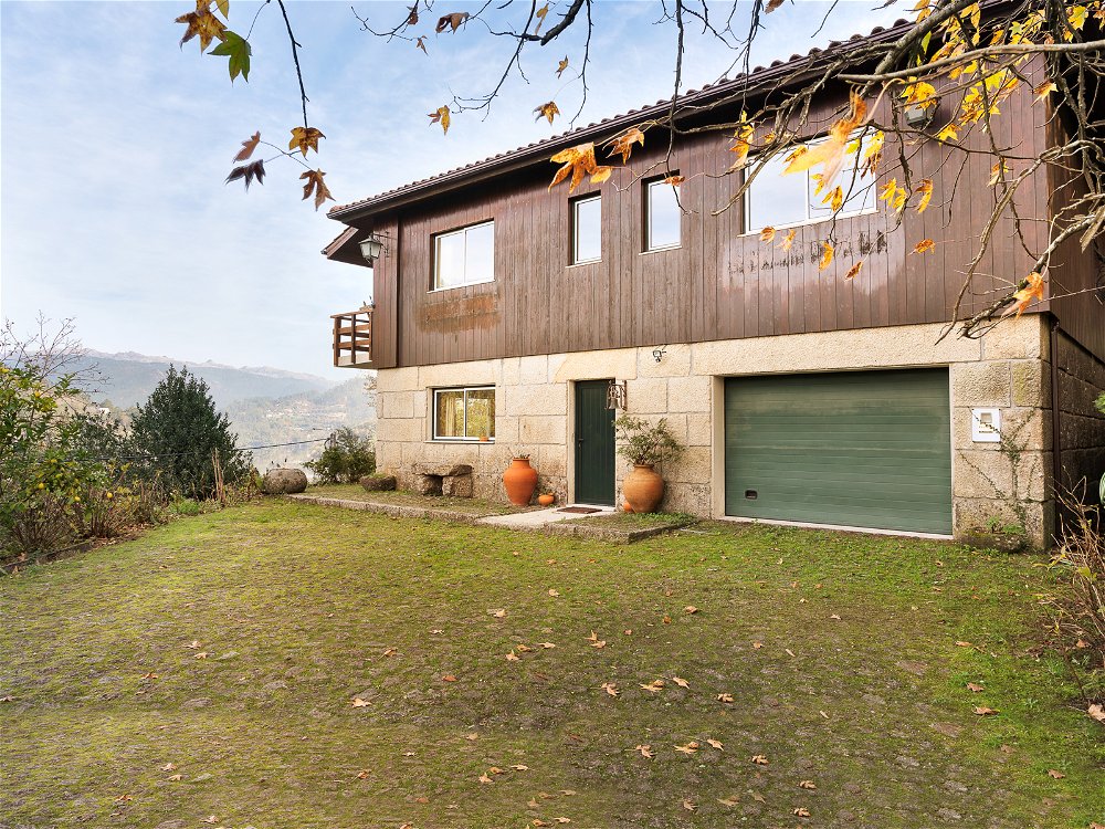 5 bedroom villa with river view, terrace, garden and garage in Gerês 3512581142