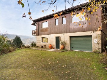 5 bedroom villa with river view, terrace, garden and garage in Gerês 3512581142