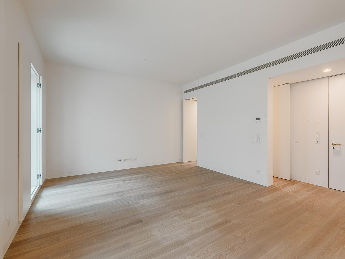 2 Bedroom Apartment with Parking Villa Infante Lisbon