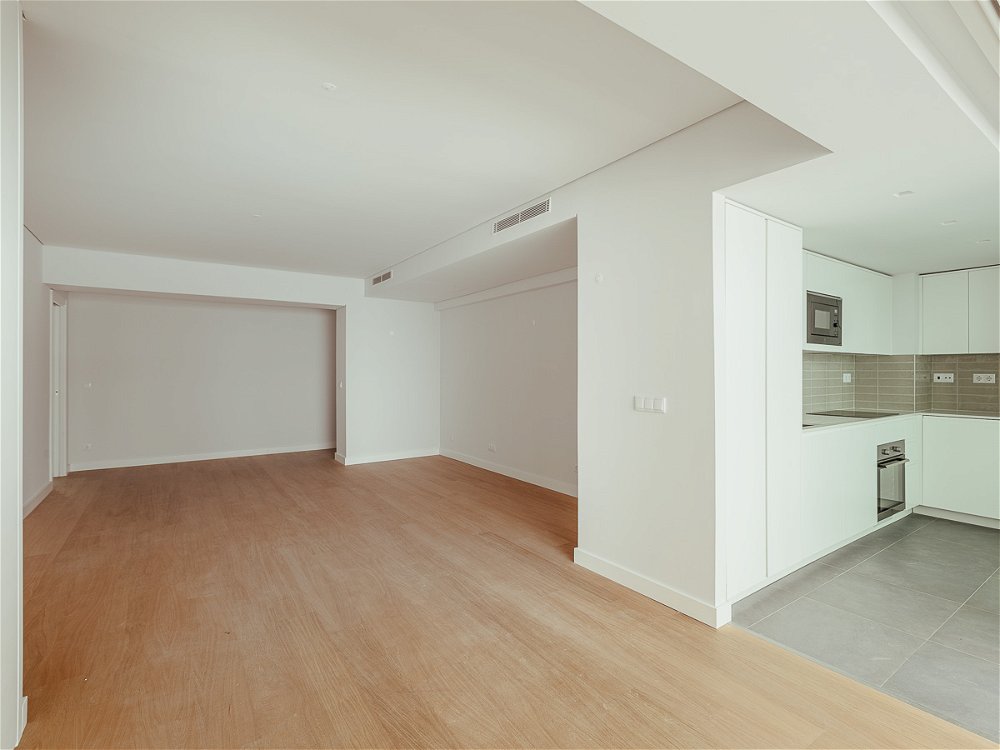 3-bedroom apartment with balcony and parking in Avenidas Novas, Lisbon 3212723560
