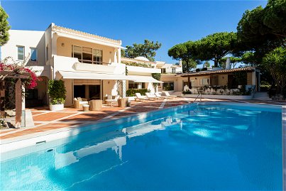 6-bedroom villa with swimming pool and garden, in Quinta do Lago, Algarve 3934759297