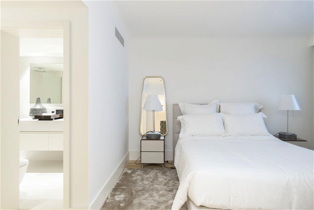 3 bedroom apartment with balcony, Bonjardim, in the center of Porto 3726882715