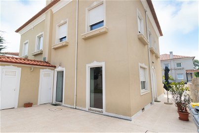 5-bedroom villa with balcony and garage, Cristo Rei, Porto 1609386856
