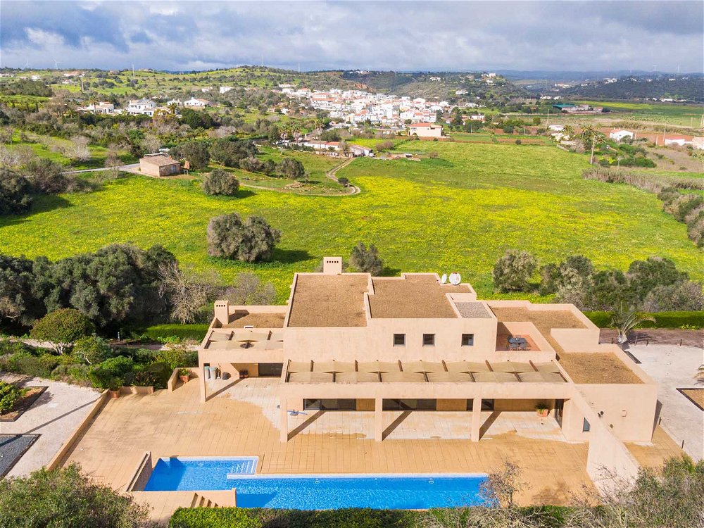 5-bedroom villa with swimming pool and garage, in Lagos, Algarve 2439837320