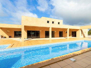 5-bedroom villa with swimming pool and garage, in Lagos, Algarve 2439837320