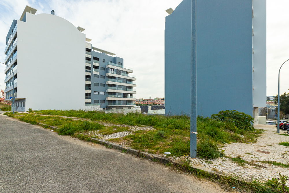 Land with housing project in Venteira, Amadora 1023431445