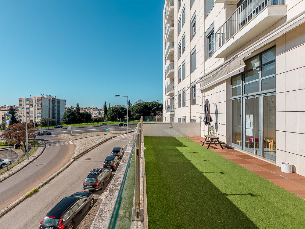 Shop with terrace and parking, in Lumiar, Lisbon 3762682137