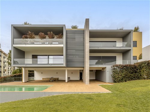 4-bedroom duplex apartment in a gated community with garden and swimming pool in Estoril, Cascais 755075984