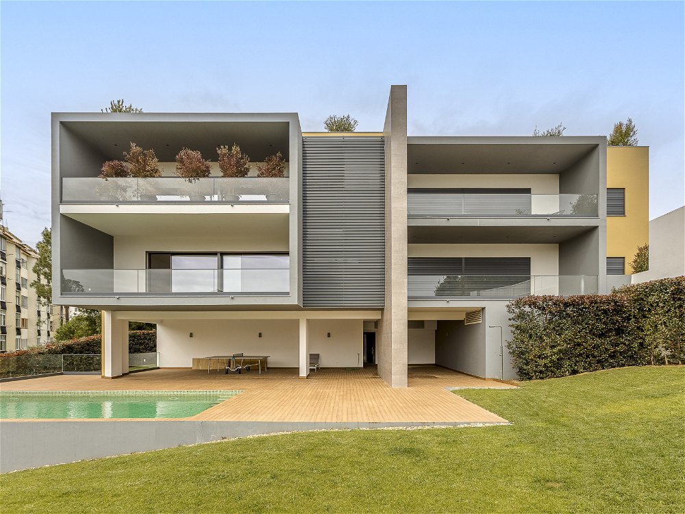 4-bedroom duplex apartment in a gated community with garden and swimming pool in Estoril, Cascais 755075984