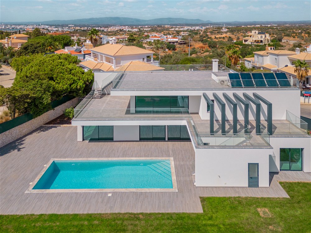 4-bedroom villa with sea views pool, in Lagoa, Algarve 3256669462
