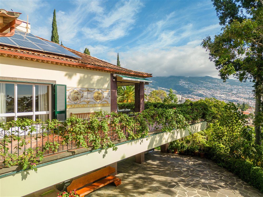 Homestead 6 bedroom villa, with view, in Funchal 3053613058