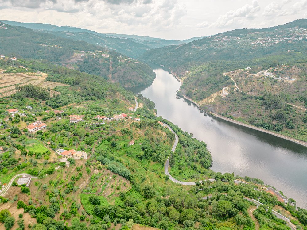 Land with views overlooking the River Douro, Caldas Aregos, Viseu 3721782396