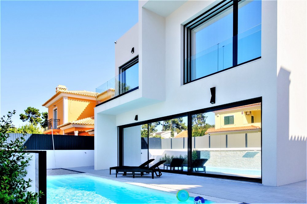 3+1 bedroom villa with garden and swimming pool, in Aroeira, Almada 881917399