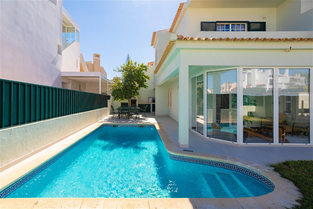 3-bedroom villa with heated swimming pool, in Vilamoura, Algarve 4081458211