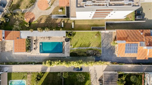 4 bedroom villa, with swimming pool in Porto. 2079173336