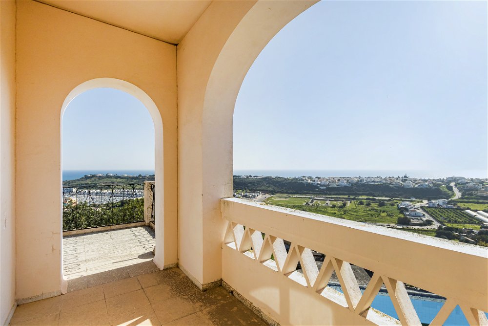 5 bedroom villa, with sea and pool views, in Albufeira, Algarve 3888873226