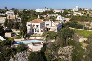 5 bedroom villa, with sea and pool views, in Albufeira, Algarve 3888873226