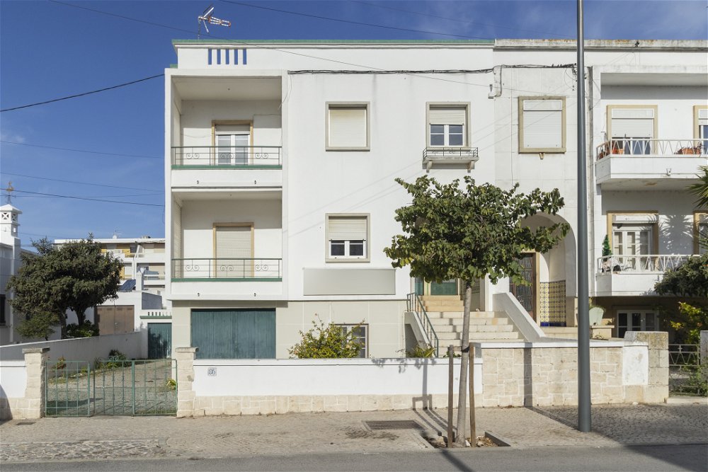 Building with three apartments and garage, Faro, Algarve 2322467742