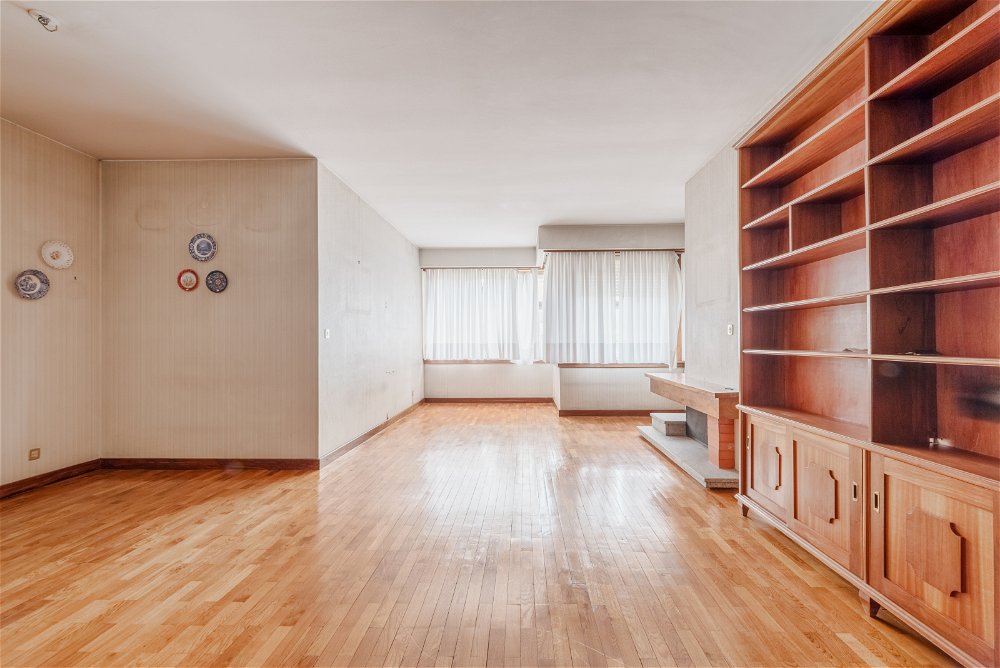 4+1 bedroom apartment with a parking space in Foco, Porto 1137248283