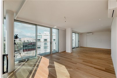 3-bedroom apartment, with balcony and parking, in Carnide 4217986869